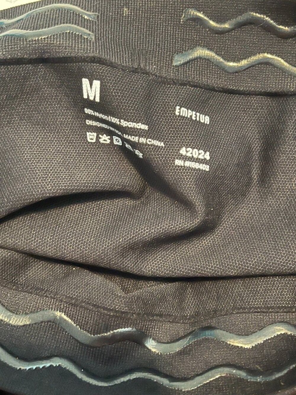 Empetua black medium midwaist shaping capri legging NWT - Picture 5 of 5